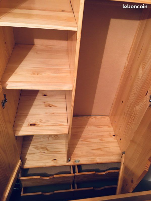 Commode pin (image 1)
