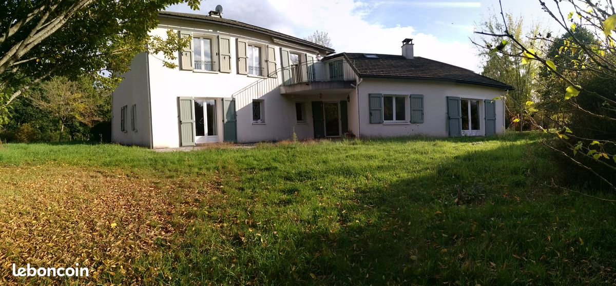 Appartement avec jardin et rivière (image 1)