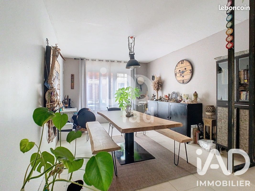 Maison 7 pièces 174 m² · à Fère-Champenoise · 174 m² · 155 000 €