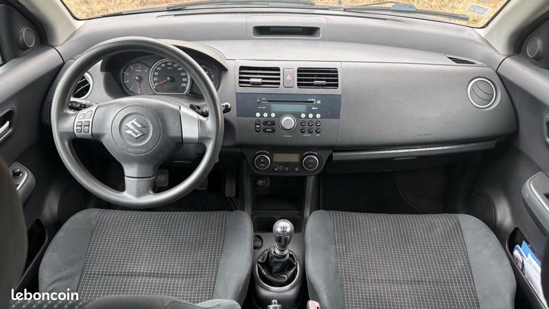 Garantie 12 mois Suzuki Swift 1.3 DDIS 70ch / Climatisation / Bluetooth (image 5)