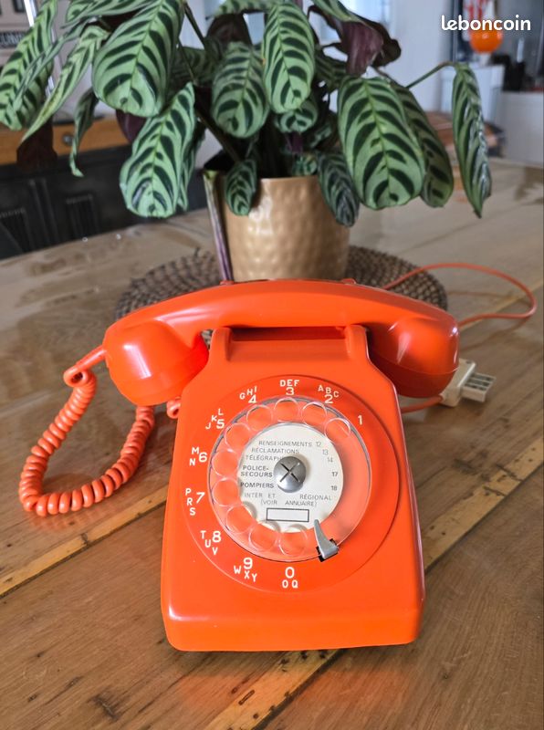 Téléphone orange années 70 Plastique Matra