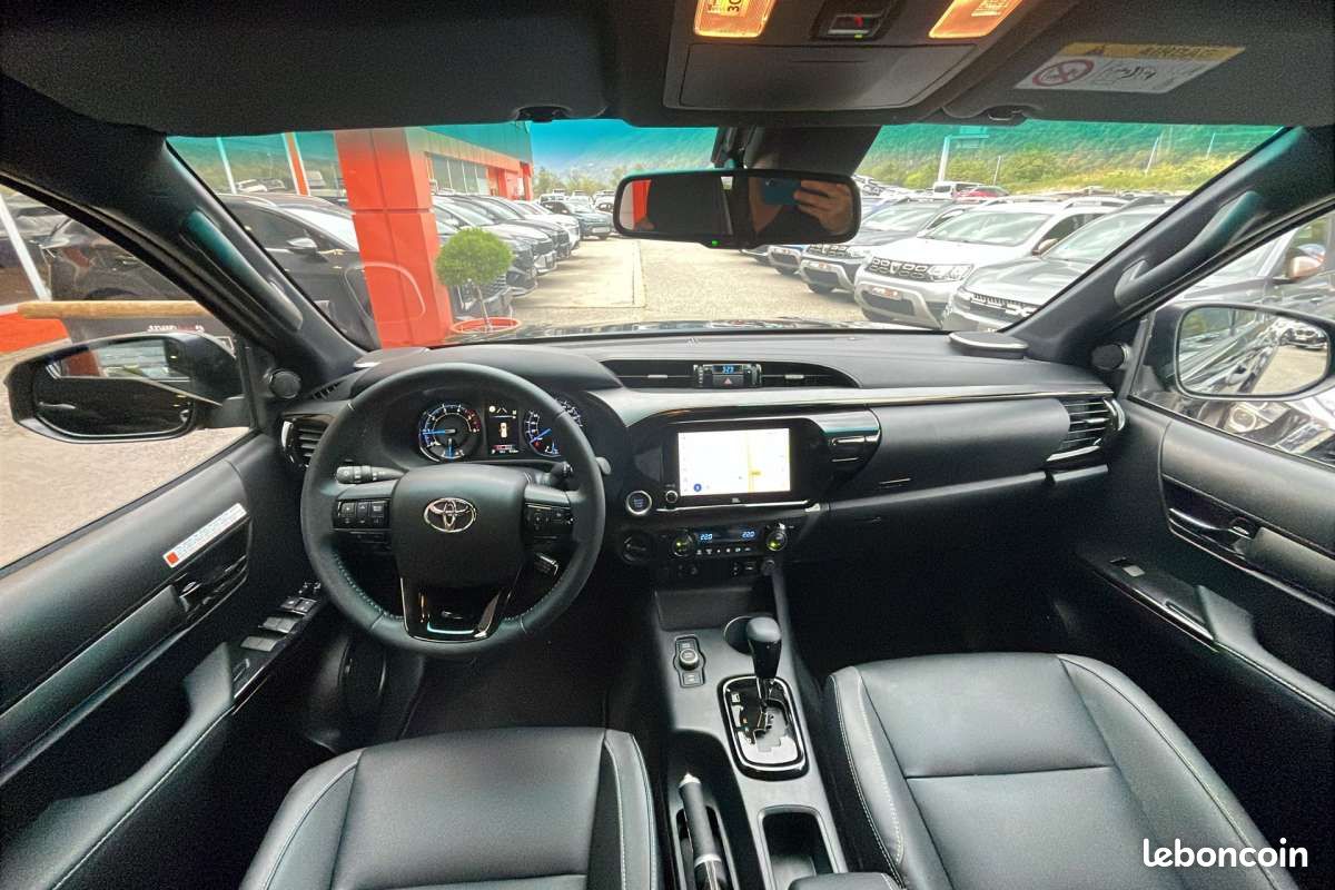 Toyota Hilux 2.8 204 BVA INVINCIBLE 4PL (image 3)