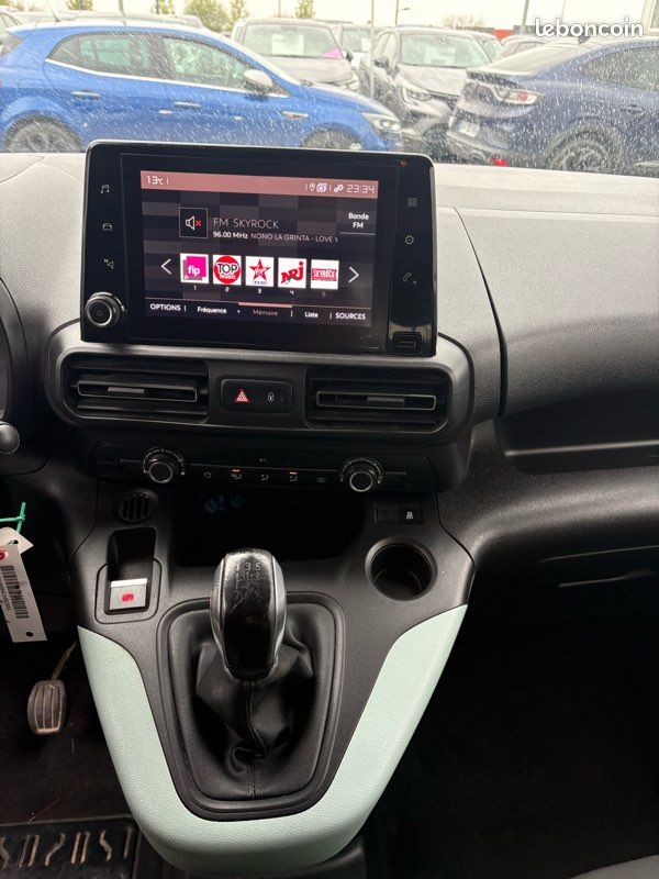 Citroën Berlingo Feel XL 7 places DISTRIBUTION NEUVE – 1.5 BlueHDi 100 BVM5 – Export 8 740 HT (image 6)