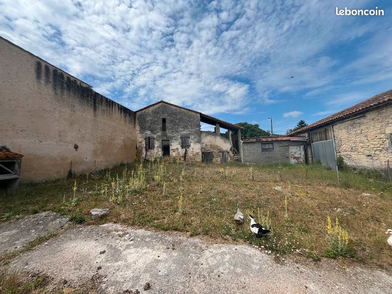 Maison 2 pièces 60 m² · à Saint-Genis-d'Hiersac · 60 m² · 77 420 €