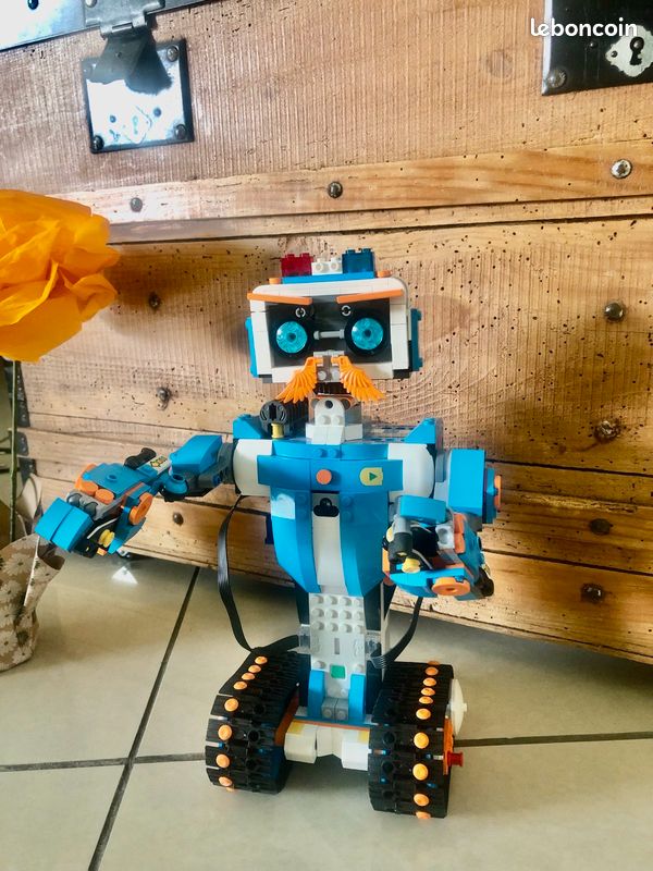 Lego BOOST Robot (image 3)