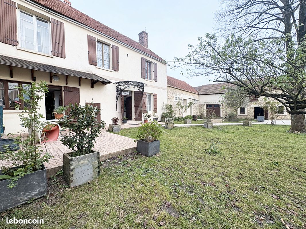 Maison 9 pièces 168 m² · à Dourdan · 168 m² · 365 000 €