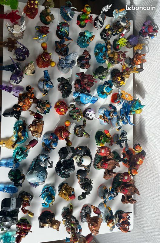 Lot De 19 Skylanders Activision Avec Portail Xbox360