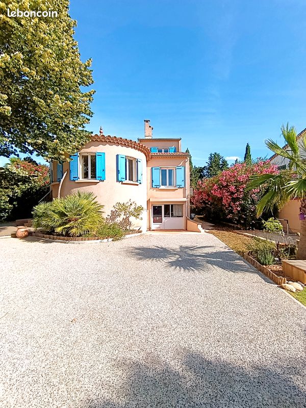 Maison 6 pièces 147 m² · à Pinet · 147 m² · 465 000 €