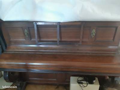 Piano (image 3)