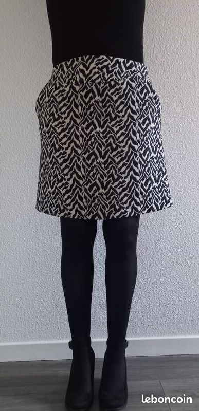 Jupe NAF NAF à Motifs Feuillages Rouge Et Blanc - Taille 40, Neuve Sans étiquettes