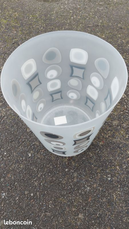 Poubelle plastique (image 1)