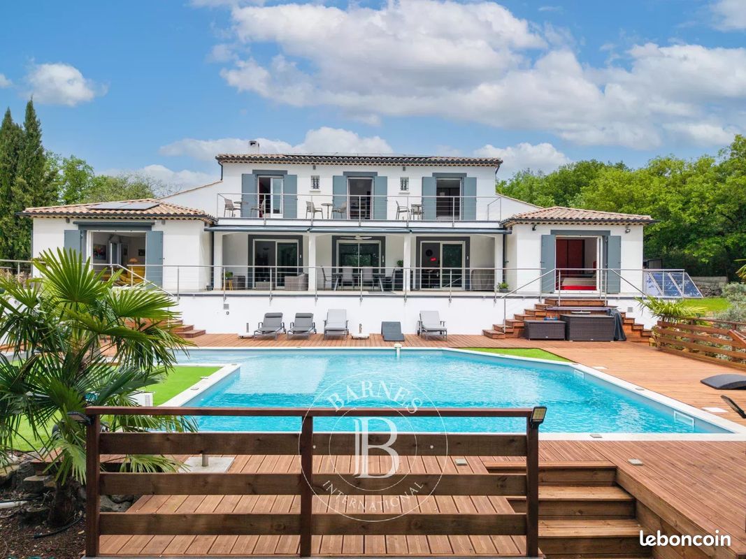 Villa 7 pièces 260 m² (image 1)