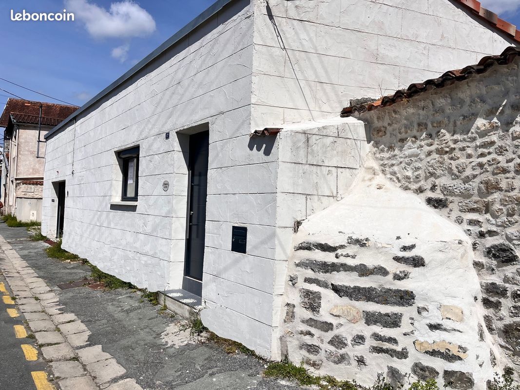 Appartement 3 pièces 95 m² · à Saintes · 95 m² · 795 €