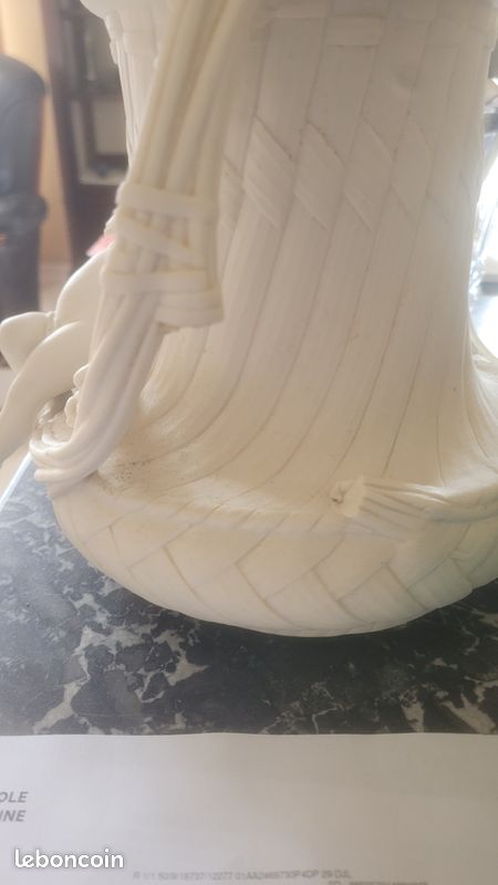Porcelaine biscuit finement ciselée (image 2)