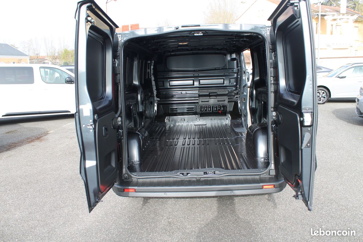 Renault Trafic III (3) Fourgon L2H1 3T 2.0 Blue DCI 150 Advance Full Équipé 15/05/2025 - 10 Kilomètres Caméra, Clim Auto, GPS....... (image 9)