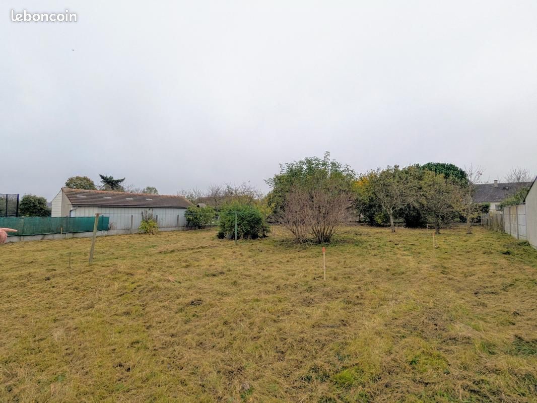 Terrain 767 m² Ormes · 123 000 €