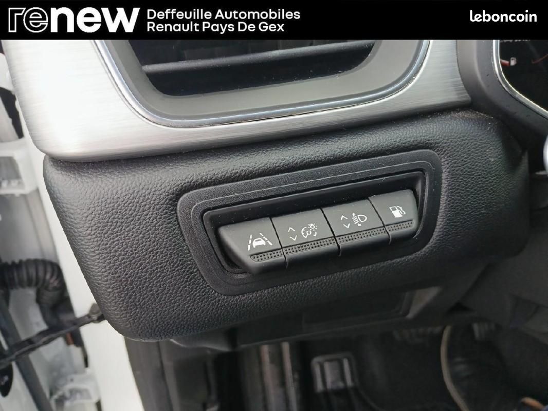 Renault Captur E-Tech Plug-in 160 Intens (image 14)