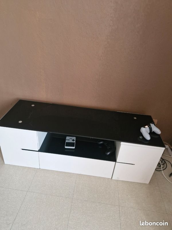 Commode (image 1)