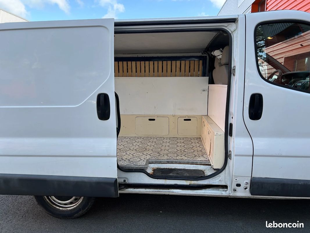 Renault trafic fourgon gn 2.0 dci 90 l1h1 1000 kg confort / 4 pneus neufs (image 30)