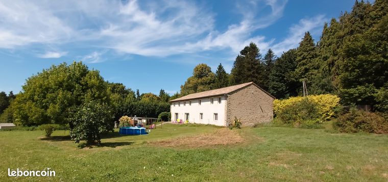 Maison spacieuse avec grand terrain