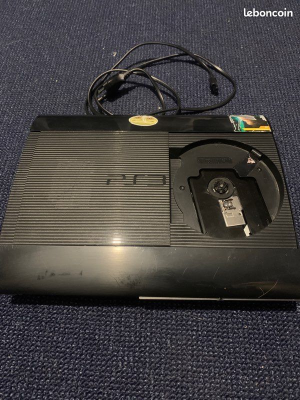 PS3 à vendre sans manette (image 2)