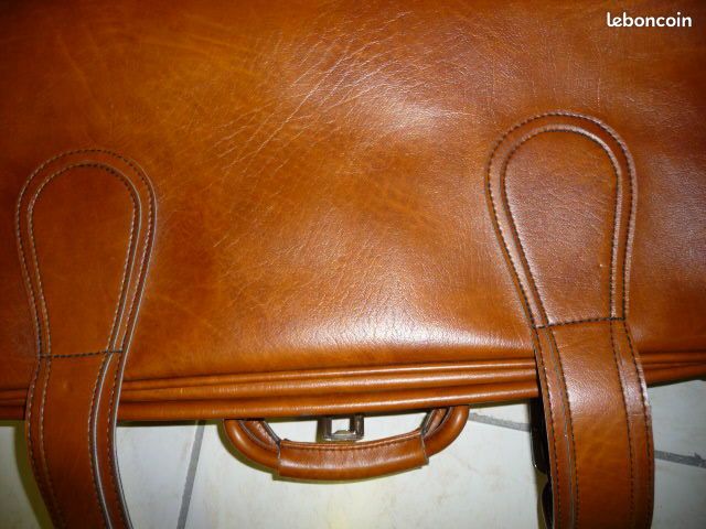Valise NEUVE-SKAI imitation CUIR - 60 cm X 40 cm (image 9)