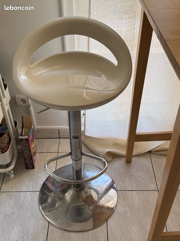 Table haute + 2 chaises hautes (image 2)