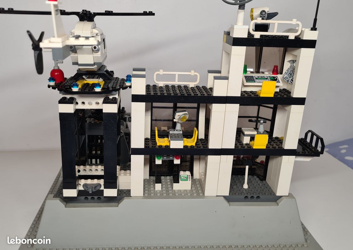 Lego city - Le commissariat de police 7237 (image 2)
