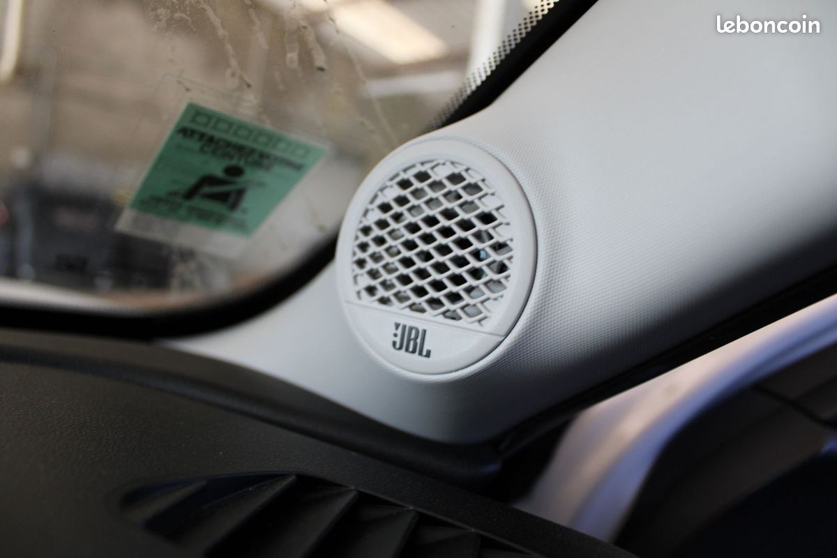 Jeep AVENGER ALTITUDE 100 CV 1L2 TURBO BOITE 6V ABS CAMÉRA GRAND GPS 3D BLUETOOTH AUDIO JBL (image 17)