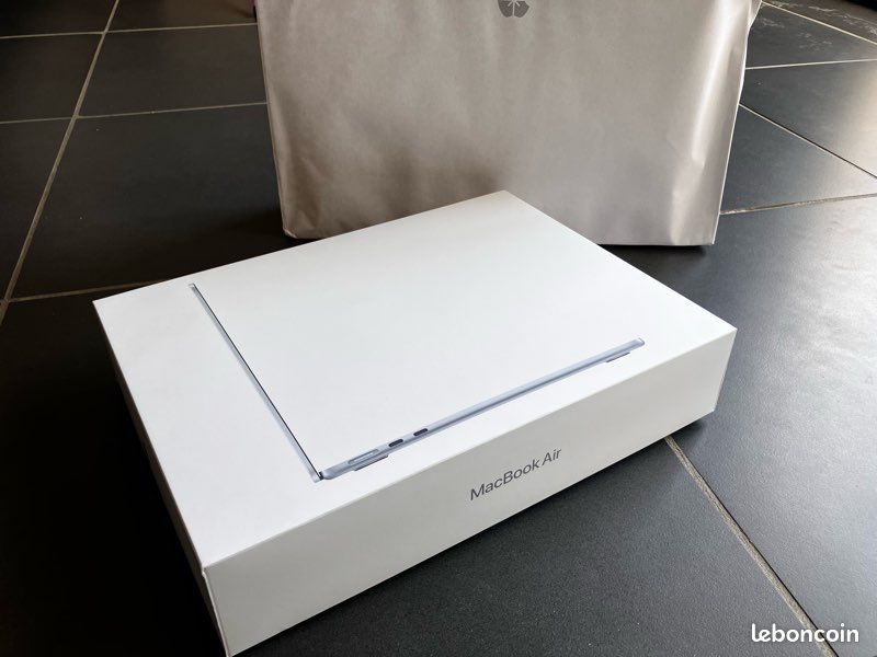 Boite MacBook Air M4 (image 1)