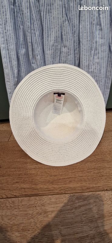 Robe et chapeau de cérémonie bis (image 6)
