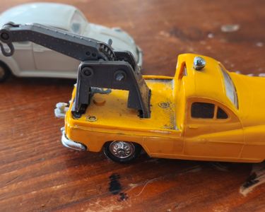 Miniature Norev 1/43 - Ford Vedette Dépanneuse Jaune De 1959 (occasion)