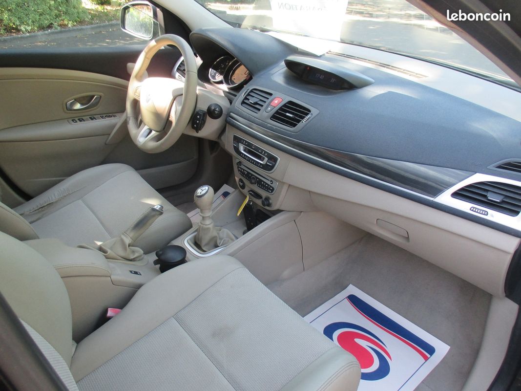 Renault MEGANE III 1.5 DCI 105CH PRIVILEGE ECO² (image 11)