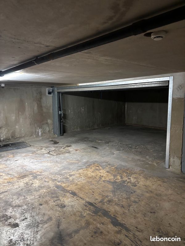 Box double - a louer · à Saint-Tropez · 600 €/mois