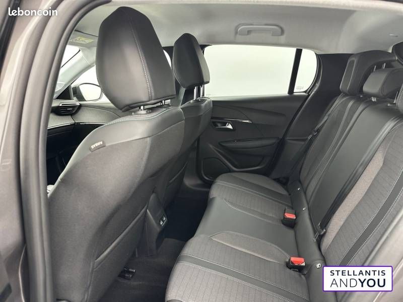 Peugeot 208 PureTech 100 S&S EAT8 Allure Pack (image 12)