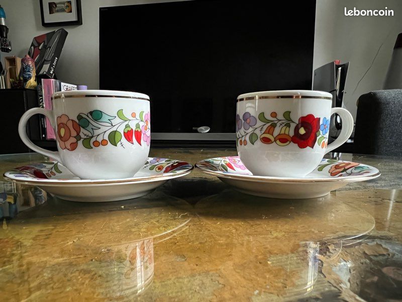 Tasse à café et soucoupe de porcelaine - France