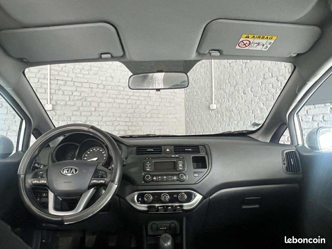 Kia rio iii 1.1 crdi 75ch faible kilometrage (image 5)