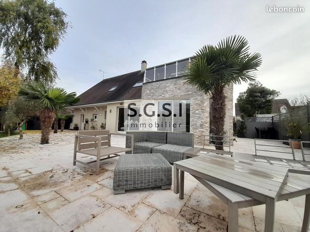 Maison 8 pièces 260 m²