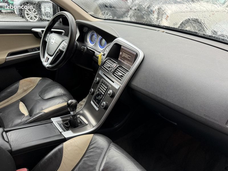 Volvo XC60 D3 163CH DRIVE R-DESIGN (image 11)