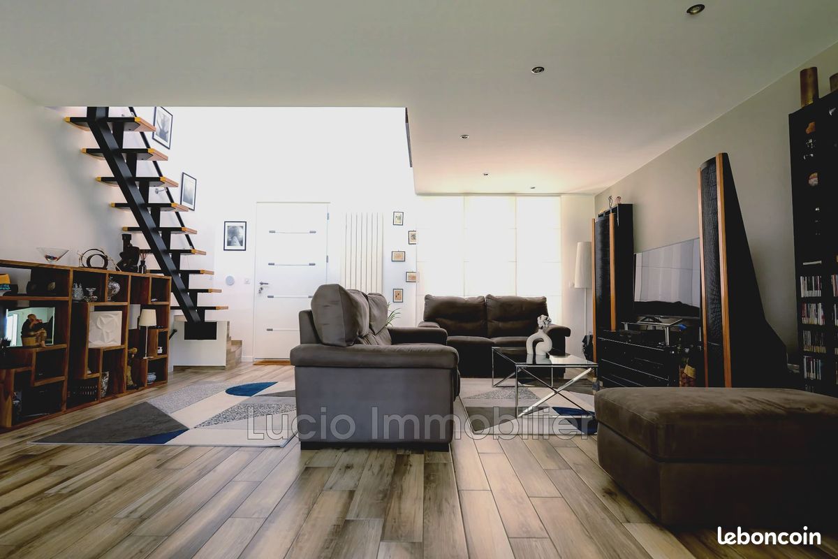 Maison 7 pièces 140 m² · à Lésigny · 140 m² · 630 000 €