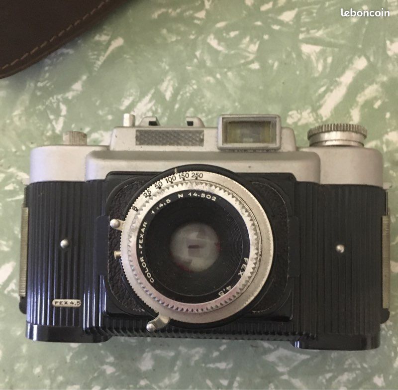 Ancien appareil photo argentique - Collection