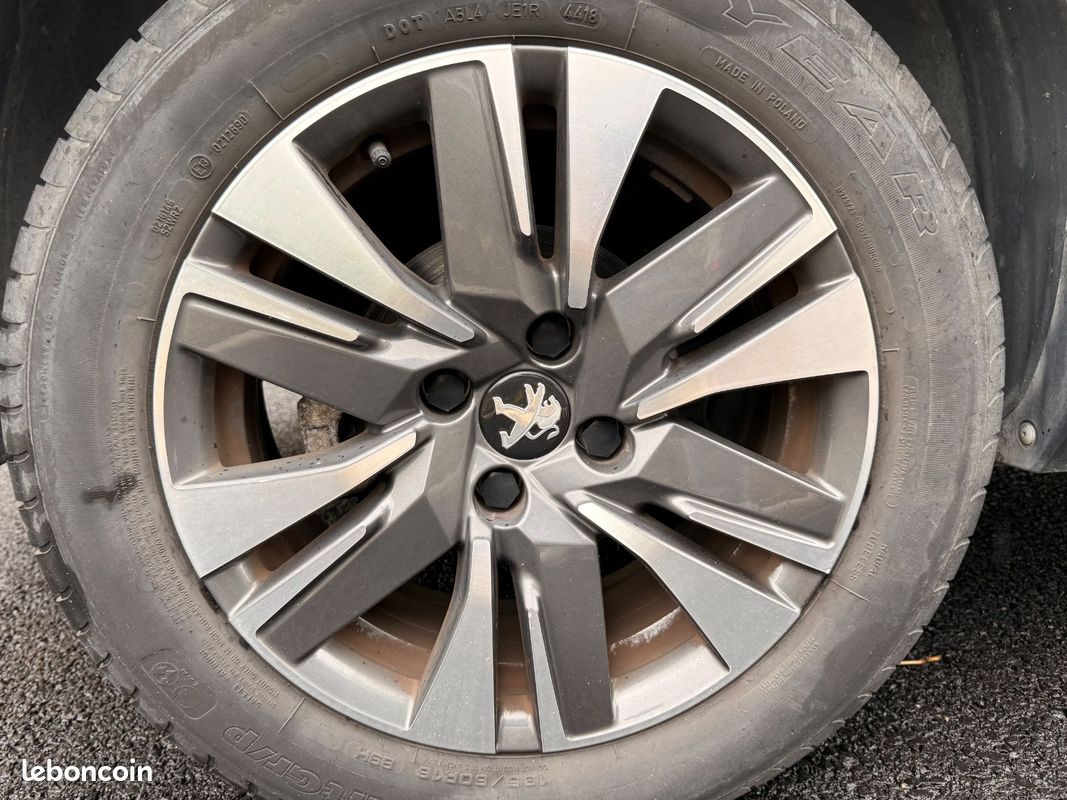 PEUGEOT 2008 130ch SS BVM6 Style (image 27)