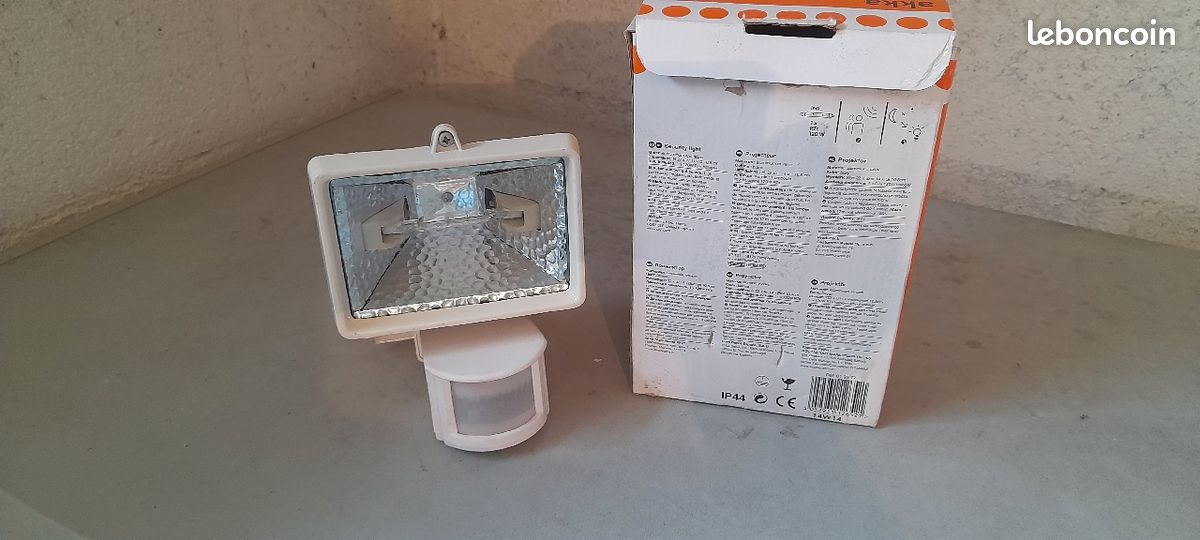 Projecteur extérieur IP44 (image 1)