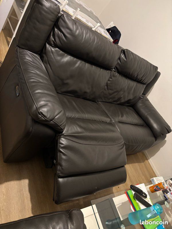 Canapé et fauteuil électrique en cuir (image 1)