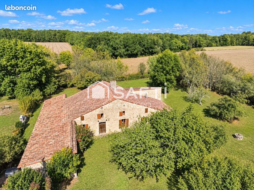 Maison 8 pièces 374 m² · à Frontenac · 374 m² · 249 000 €