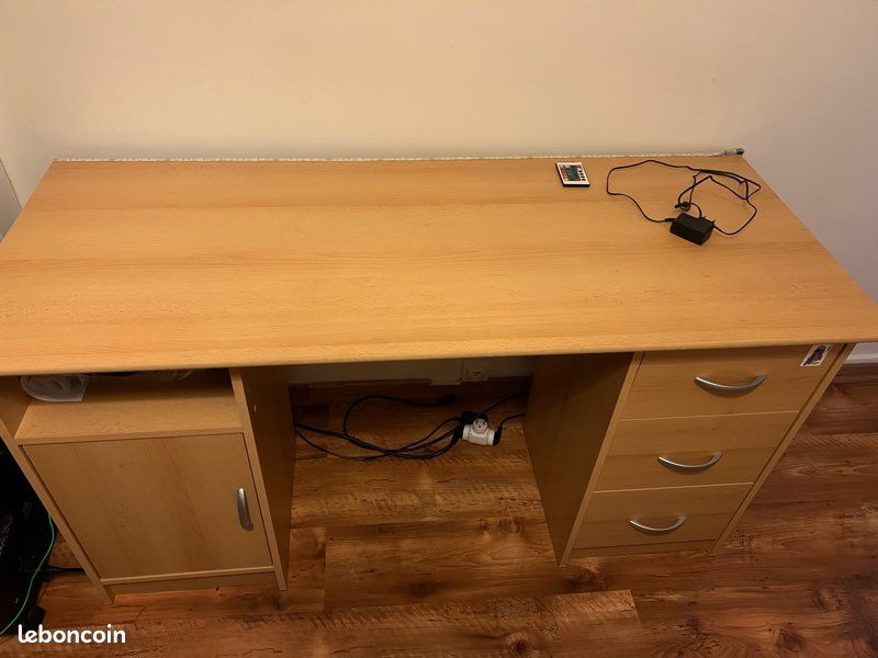 Bureau (image 1)