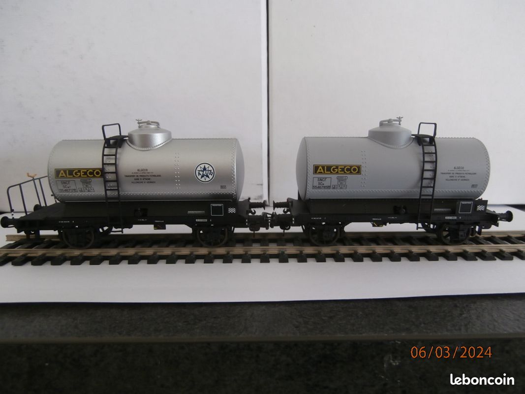 Lot De 16 Citernes Trains Rousseau – Divers Marquages – À Restaurer
