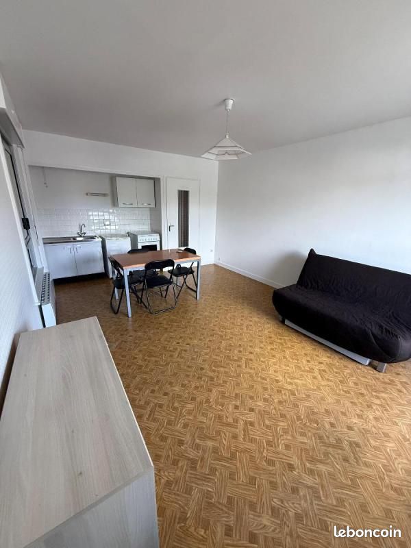 Appartement 1 pièce 28 m² · à Montréal-la-Cluse · 28 m² · 332 €