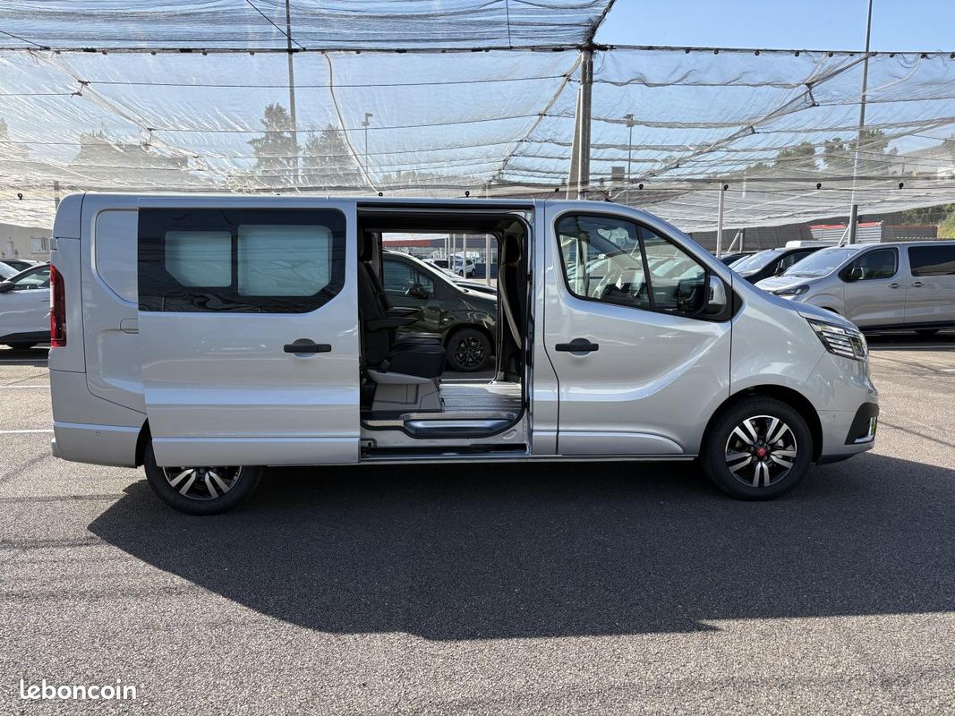 Renault trucks trafic l2h1 3t blue dci 150 bva9 double cabine sieges demontables 5pl gsr2 exclusive (image 8)