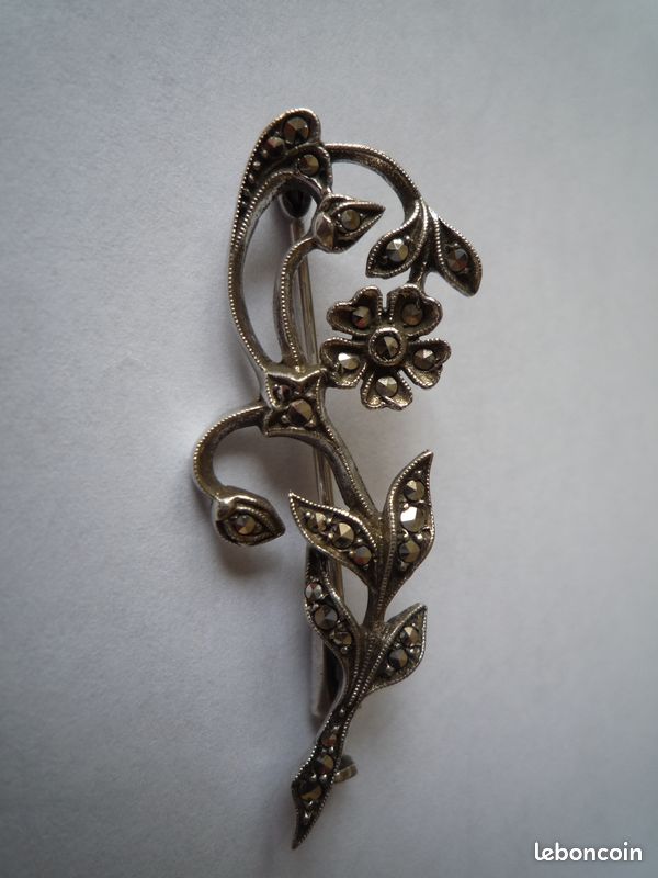 Très Jolie Broche Ancienne En Argent Fin Motif Fleurs